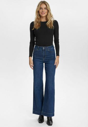 Клешеные джинсы