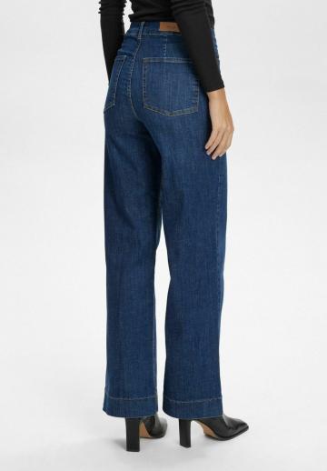 Клешеные джинсы