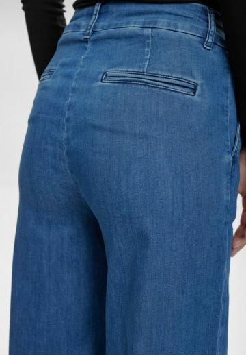 Клешеные джинсы