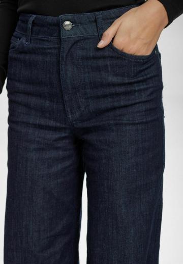 Клешеные джинсы