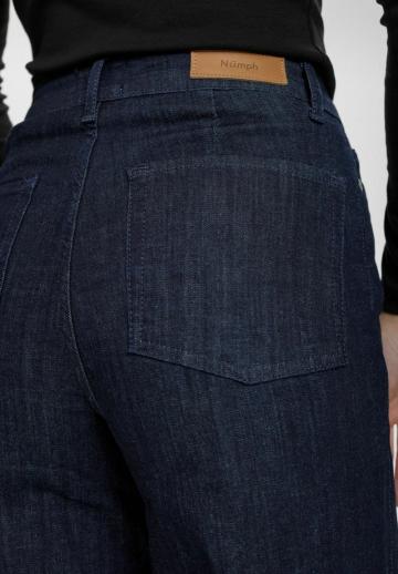 Клешеные джинсы