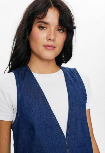 Джинсовая жилетка