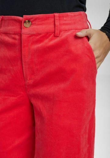 Короткие джинсы