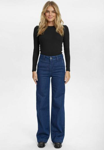 Клешеные джинсы
