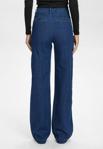 Клешеные джинсы