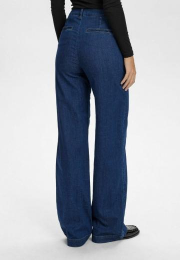 Клешеные джинсы