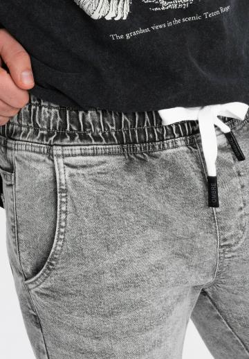 Узкие джинсы