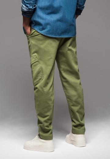 Брюки с накладными карманами