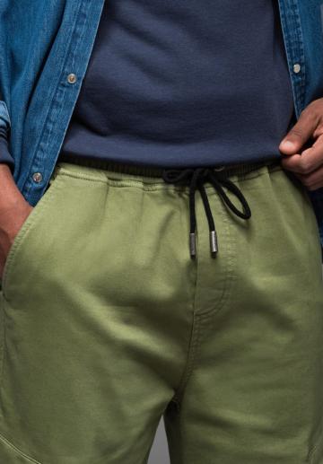 Брюки с накладными карманами