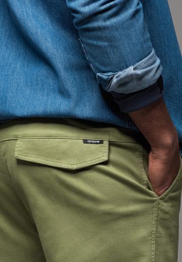 Брюки с накладными карманами