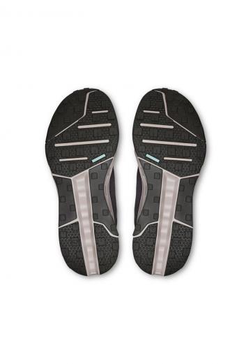 Походные кроссовки