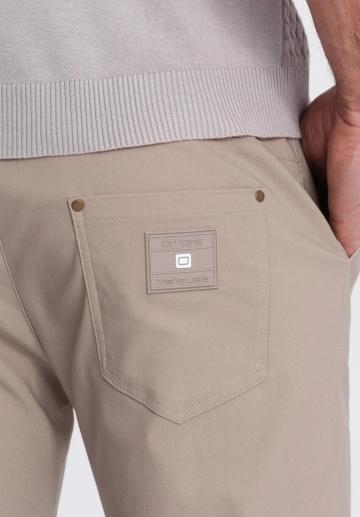 Брюки с накладными карманами