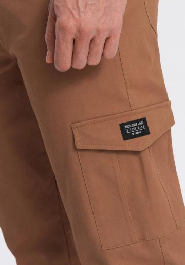 Брюки с накладными карманами