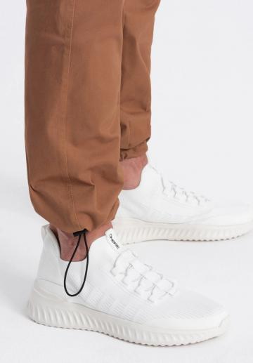 Брюки с накладными карманами