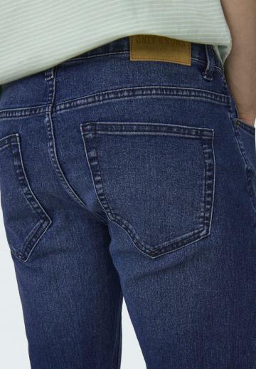 Узкие джинсы