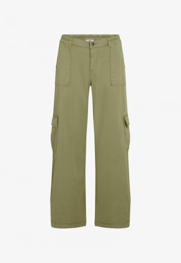 Брюки с накладными карманами