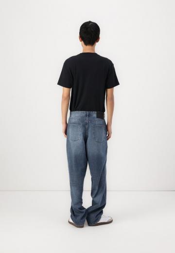 Свободные джинсы