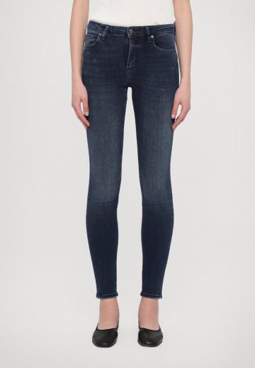 Узкие джинсы