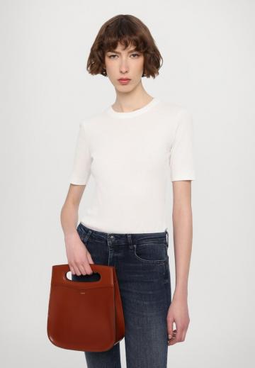 Узкие джинсы