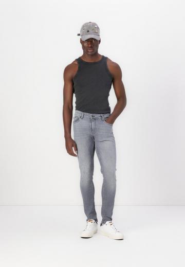 Узкие джинсы