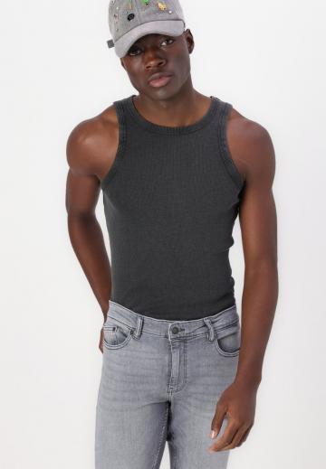 Узкие джинсы