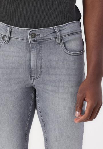 Узкие джинсы