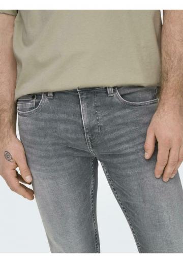 Узкие джинсы