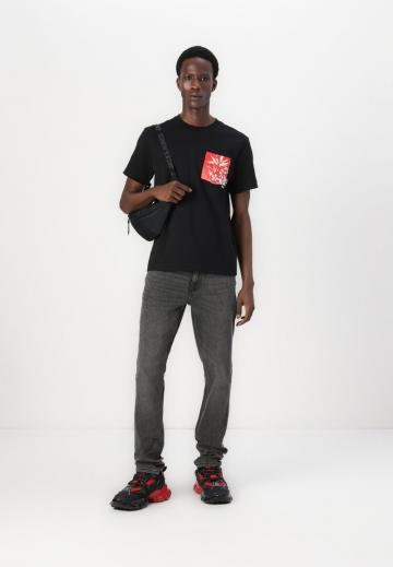 Узкие джинсы