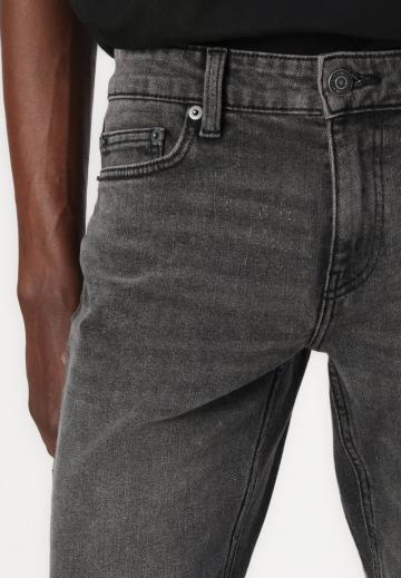 Узкие джинсы