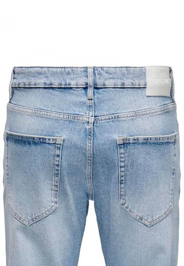 Прямые джинсы