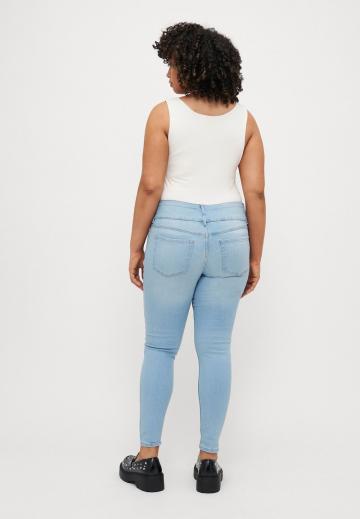 Узкие джинсы