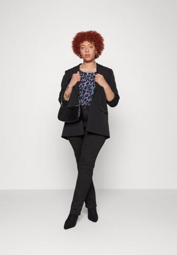 Узкие джинсы