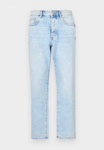 Прямые джинсы