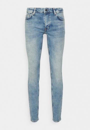 Узкие джинсы