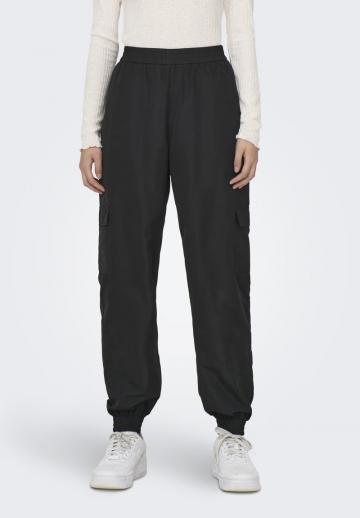 Брюки с накладными карманами