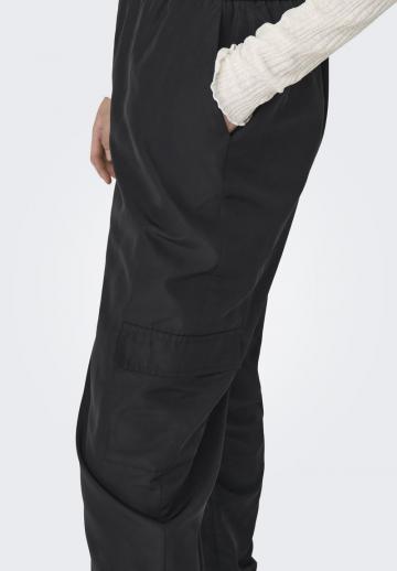 Брюки с накладными карманами