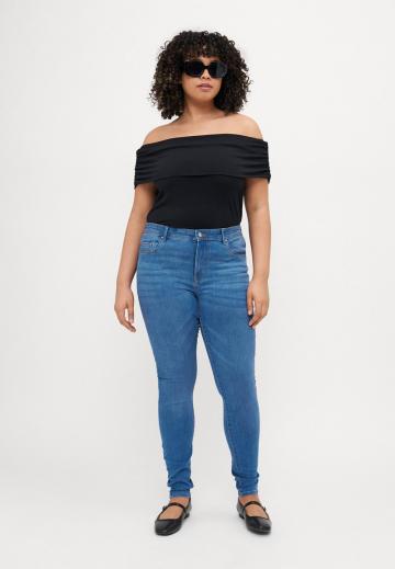 Узкие джинсы