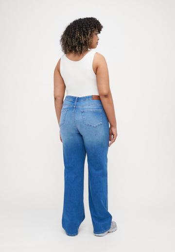 Прямые джинсы