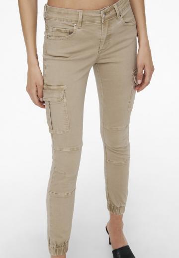 Брюки с накладными карманами