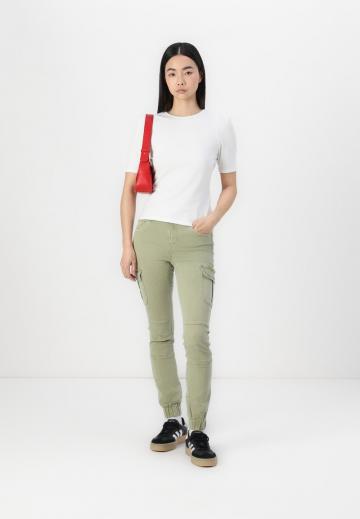 Брюки с накладными карманами