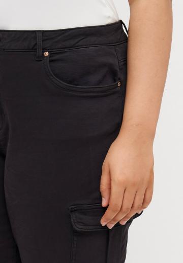Брюки с накладными карманами
