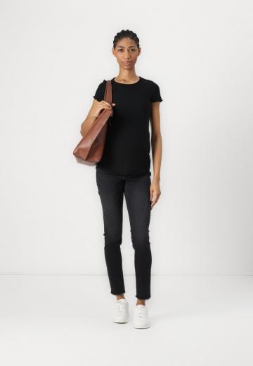 Узкие джинсы