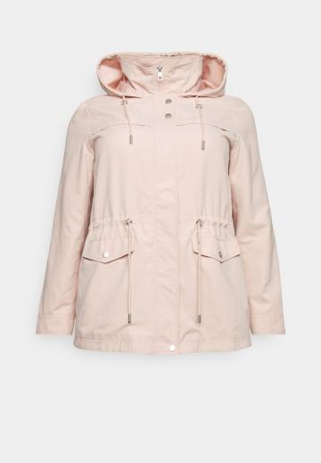 Куртка с накладнымит карманами