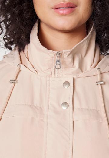 Куртка с накладнымит карманами