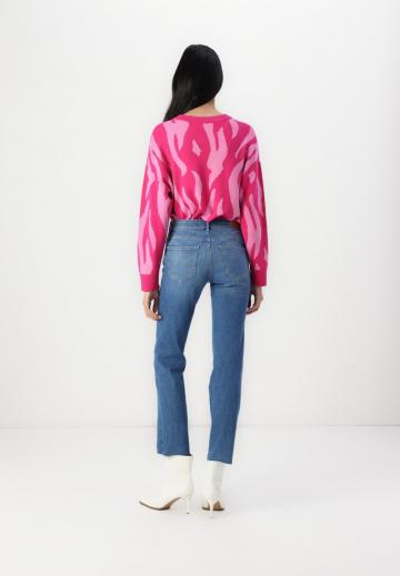 Клешеные джинсы