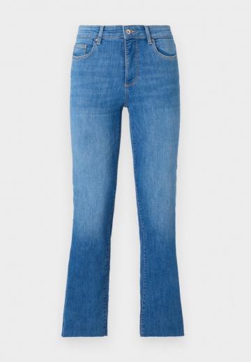 Клешеные джинсы