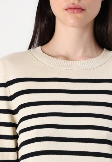 Пуловер в полоску