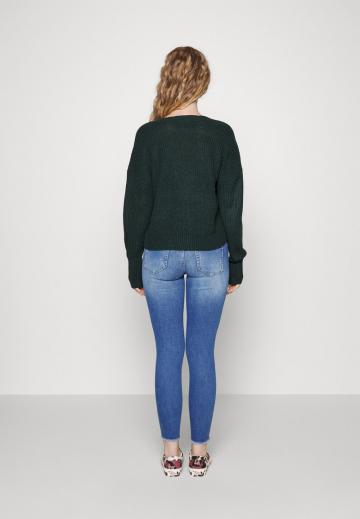 Короткие джинсы