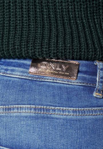 Короткие джинсы