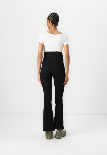 Клешеные джинсы